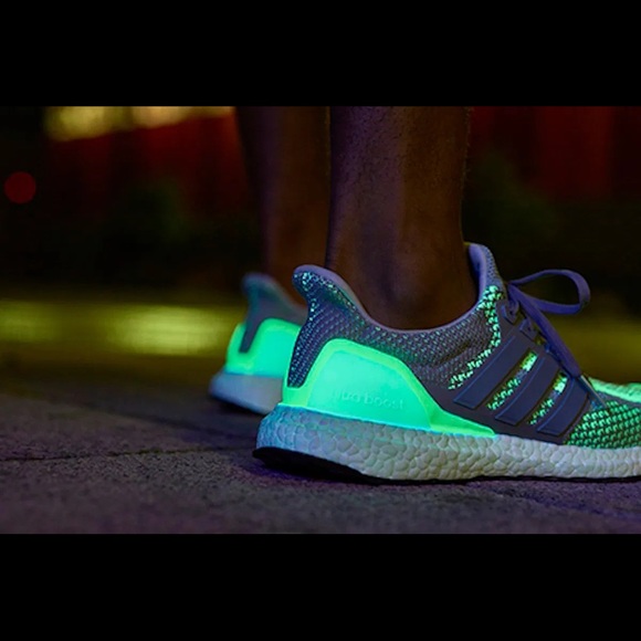 🔋Adidas Ultraboost 2.0 “Glow In the dark” (Sz 8) - Picture 10 of 11
